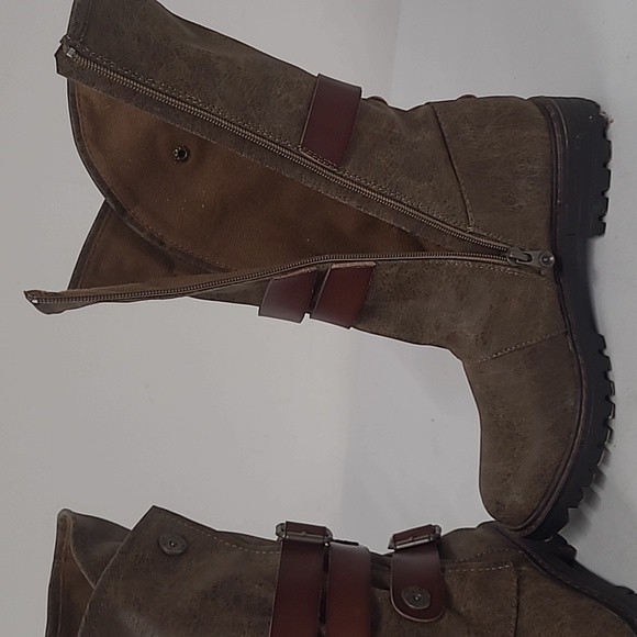 Super Cute Blowfish Distressed Faux Leather Boots Size 7.5. - Picture 7 of 7